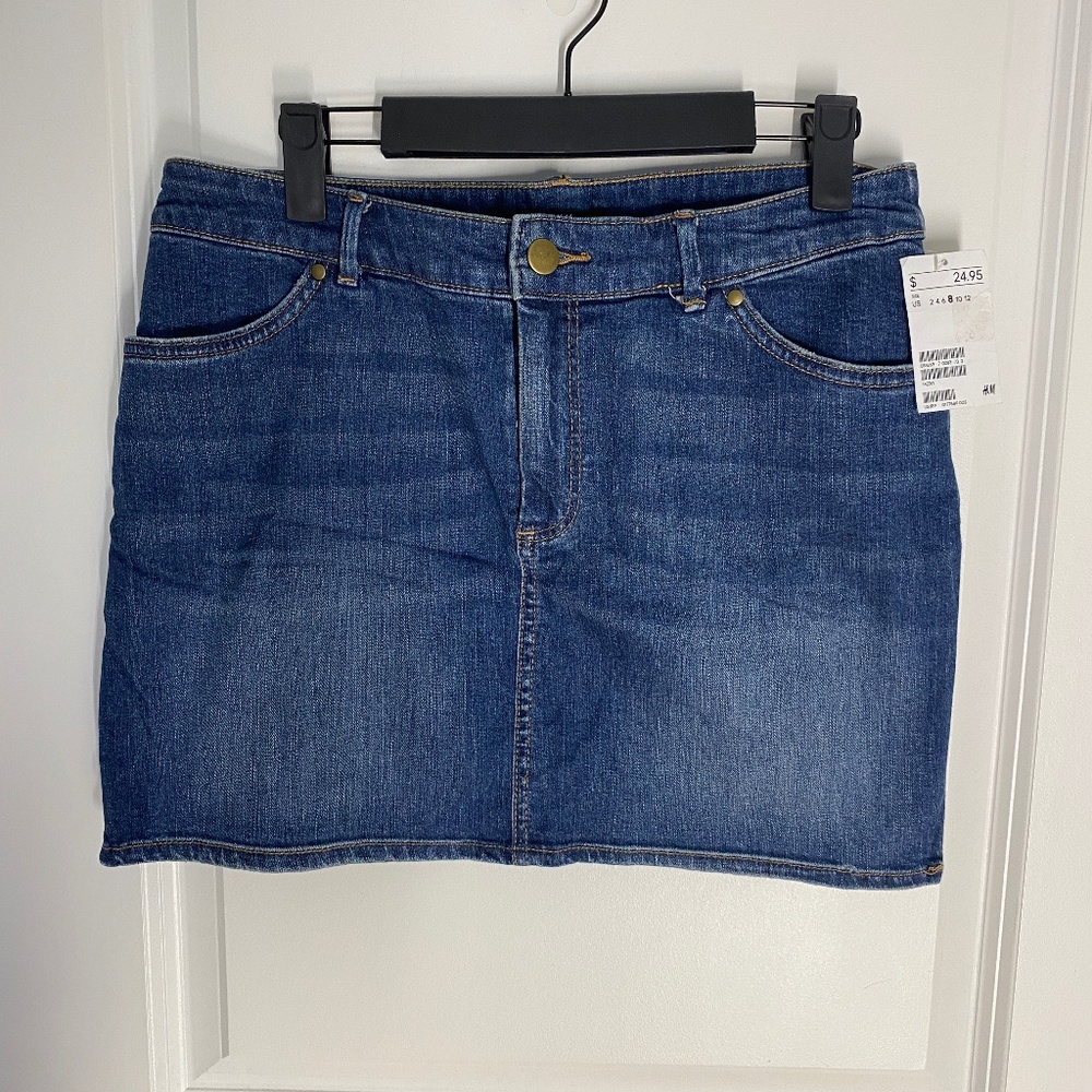 H&M  DARK WASH JEAN MINI SKIRT SIZE 8 BRAND NEW